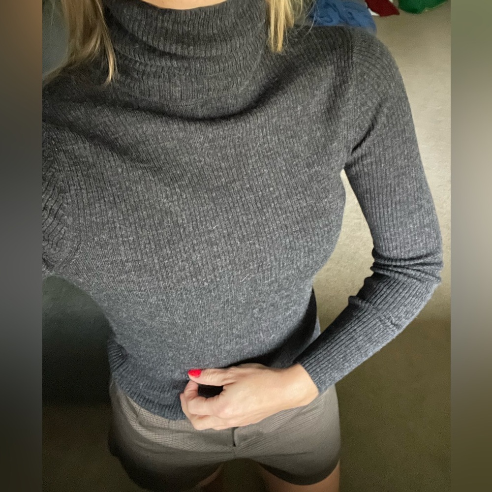 Uniqlo Women's Dark Gray Turtleneck Sweater